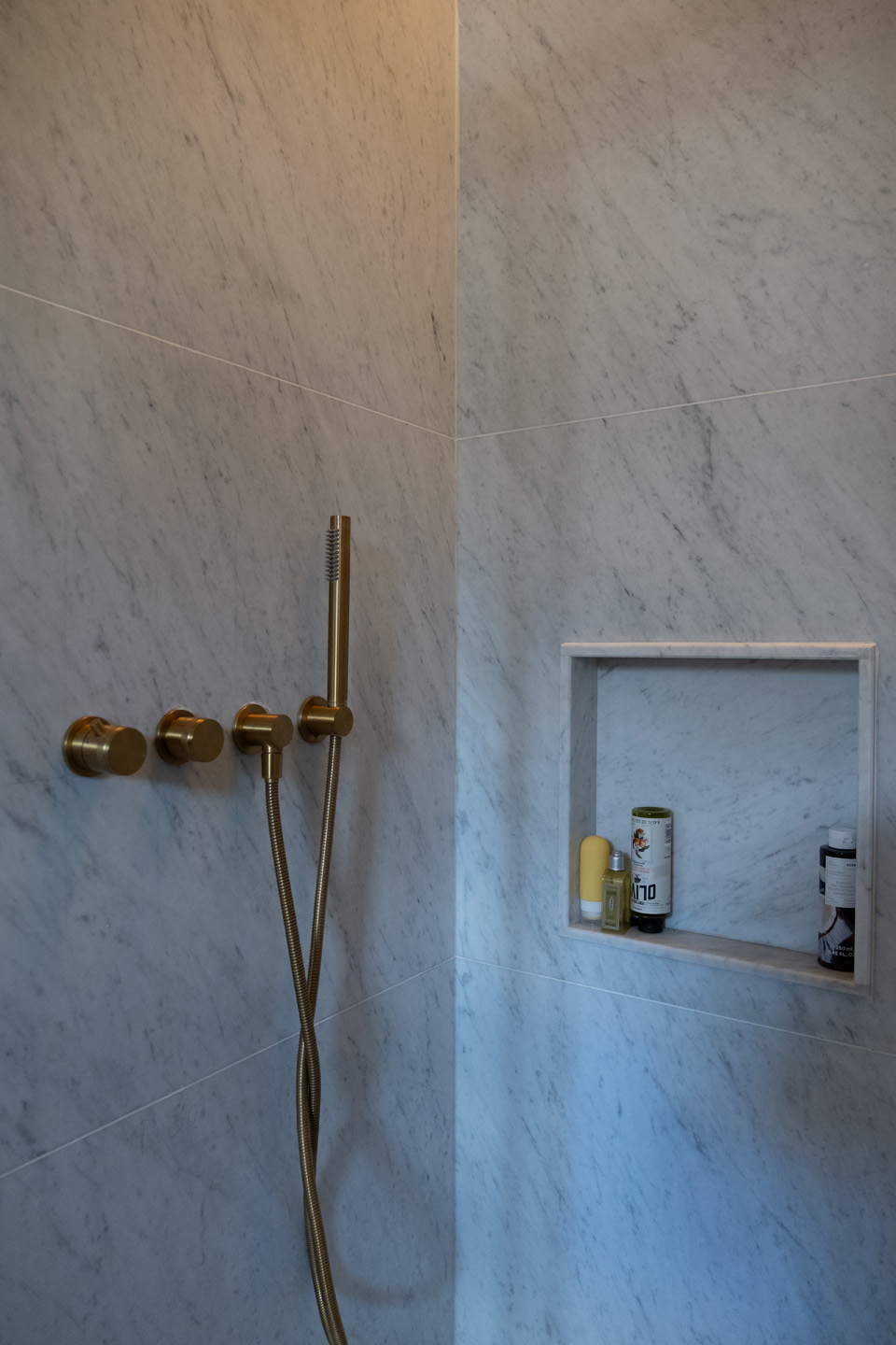 Bagno_marmo di Carrara