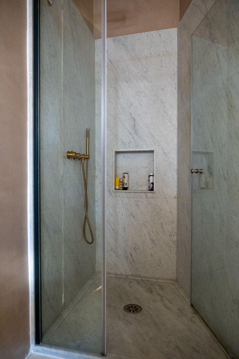 Bagno_marmo di Carrara